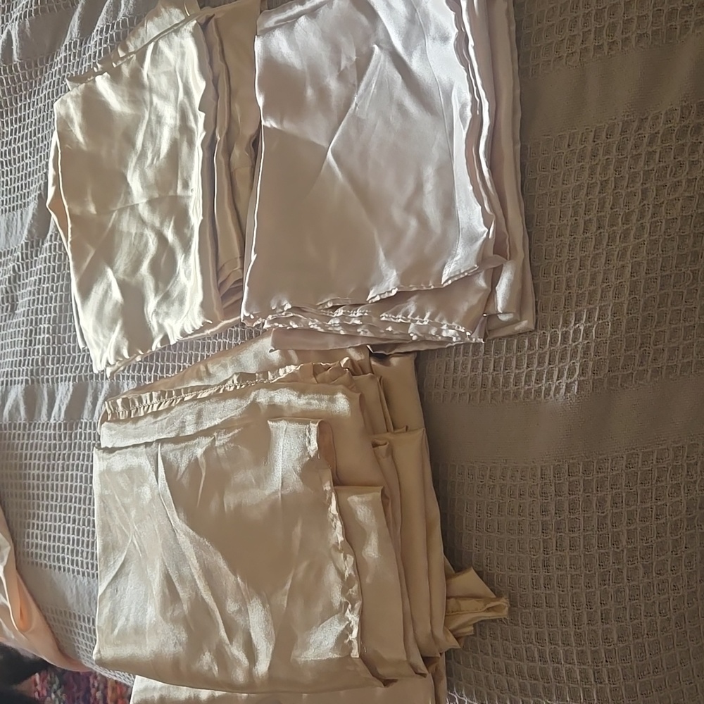 King Silk-Like Sheet Set w/ 4 pillowcases.